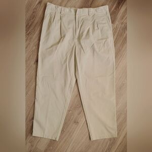 Gap Men's easy fit, Classic, pleated front, full leg Khakis Size 40/32